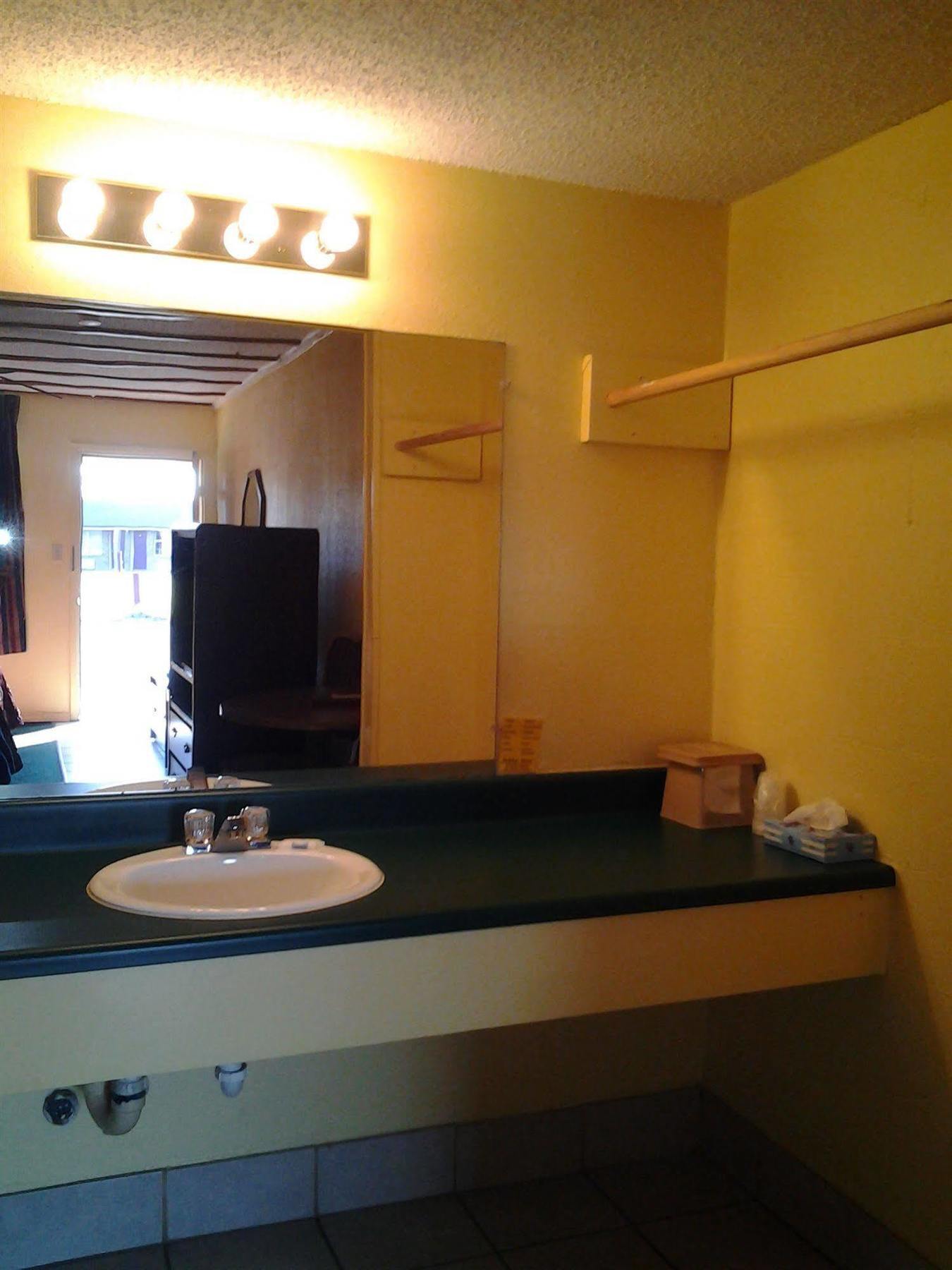 Holiday Motel Hugo Luaran gambar